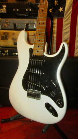 1974 Fender Stratocaster White