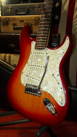 Pre-Owned 2005 American Deluxe Stratocaster Sienna Sunburst w/ Original Case