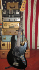 2006 Fender Jazz Bass Black w/ Original hardshell case