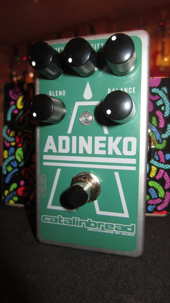 adineko pedal Catalinbread Adineko Oil Can Delay Pedal – Rivington Guitars