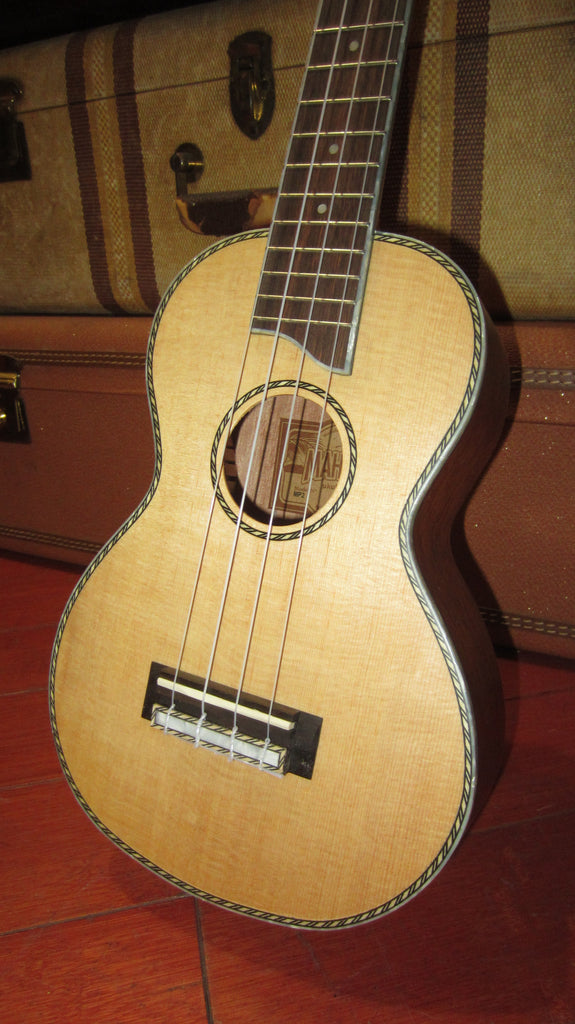 Mahalo MP-2 Pearl Series Concert Ukulele  Natural w/ Gig Bag