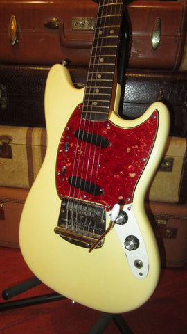 1966 Fender Mustang White w. Super Nice Hard Case