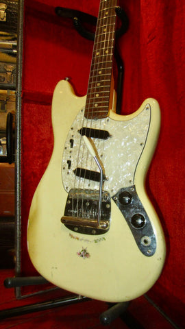 1972 Fender Mustang White w/ Origianl Case and KILLER VIBE