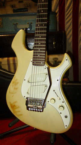 1985 Fender Performer Pearl White
