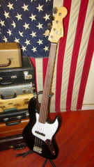 1990 Fender Fretless Jazz Bass Black