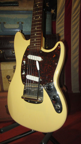 ~2004 Fender Mustang White
