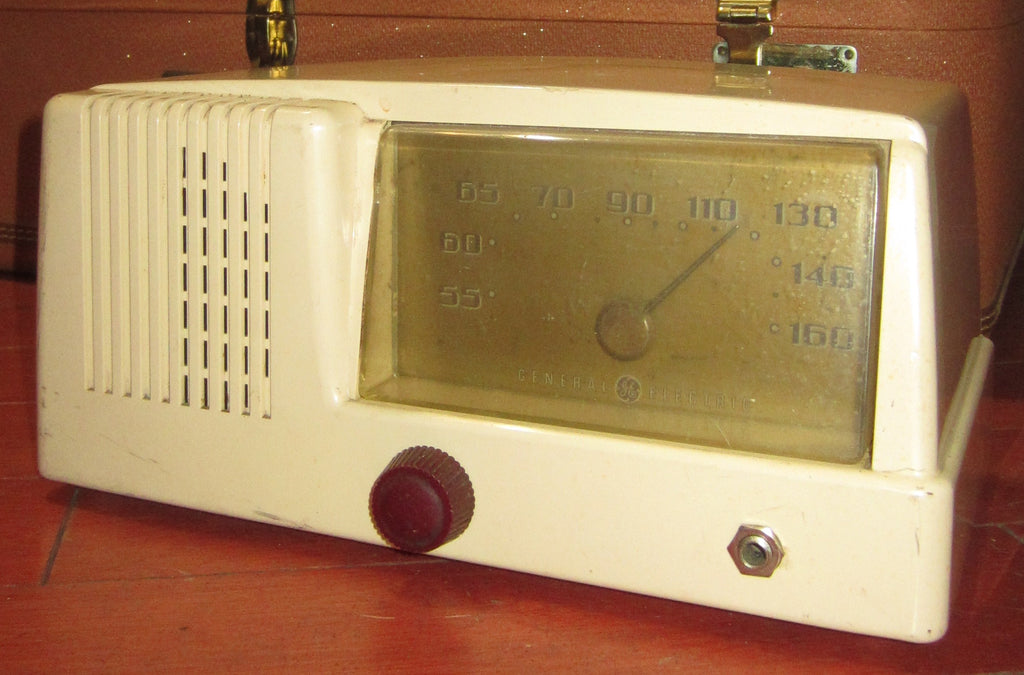 Vintage 1952 General Electric Clock Radio Tube Amp White