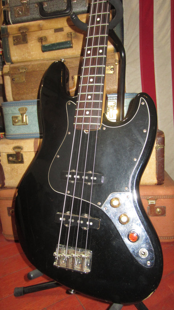 2006 Fender Jazz Bass Black w/ Original hardshell case