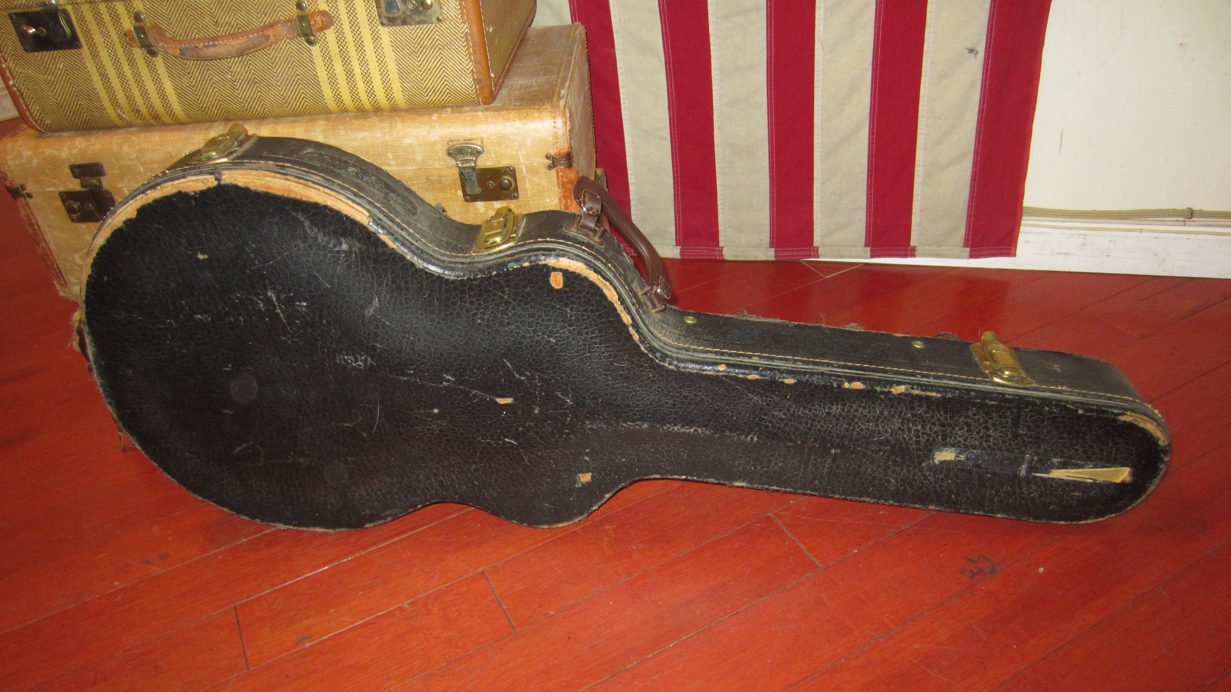 ES-335　1959 ハードケース　ES-345 ES-355 ES-330 1962-1970 Gibson ES-335 345 355 Hard Case | The Guitar Broker