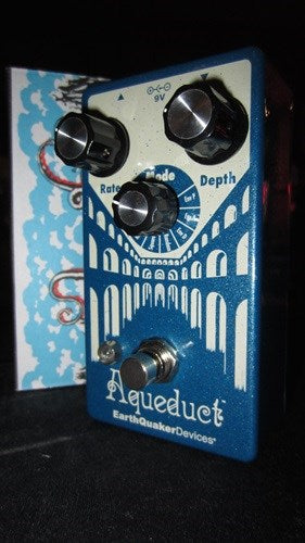 EarthQuaker Devices Aqueduct Pitch Vibrato Effect Pedal!