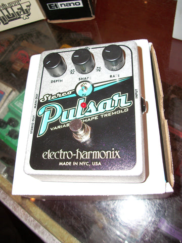 NEW Electro-Harmonix Stereo Pulsar Black and chrome